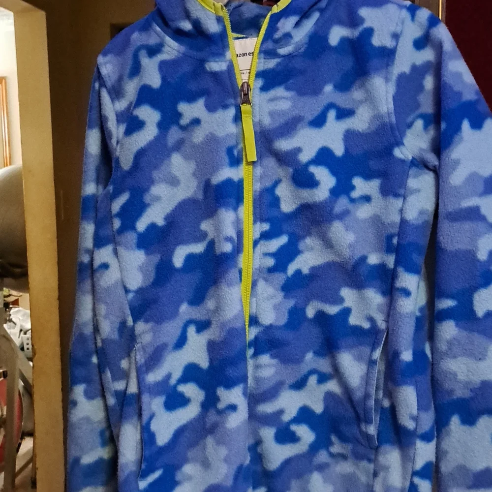 Amazon Essentials Blue Fleece Camo Hoodie jacket - Picture 4 of 8